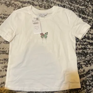 Urban Outfitters Urban Revivo White Butterfly T-shirt size S thumbnail 2