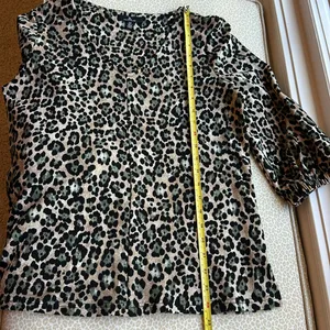 NWOT Jules & Leopold tan with green & black leopard spots the neck top thumbnail 9