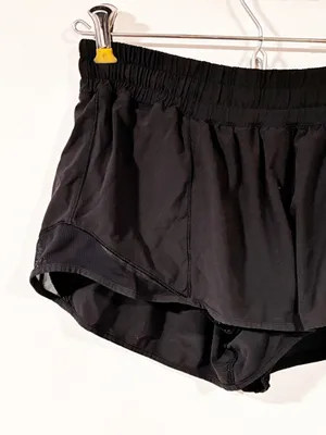 Lululemon Hotty Hot Low-Rise Lined Short 2.5" Black Athletic Size 8 thumbnail 2