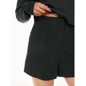 ✨Aritzia Babaton Pleated Mid-Thigh Black Sz 4 Shorts✨ thumbnail 4