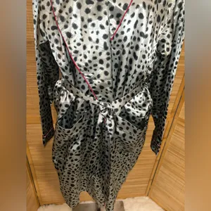 Vintage Disney Store 101 Dalmatians Cruella gray black satin robe woman’s Medium thumbnail 3