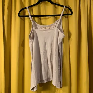 Old Navy V Neck Tank w Lace Accent Front thumbnail 3