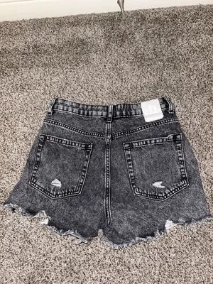 ZARA Ripped Jean Shorts thumbnail 2