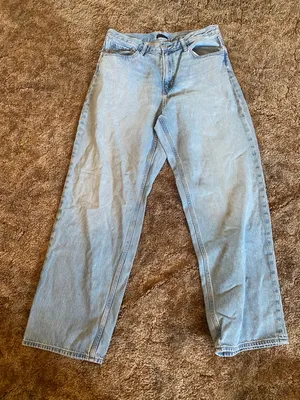 UNIQLO Women's Light Wash High/Mid-Rise Straight Leg Denim Jeans Classic Mom thumbnail 1