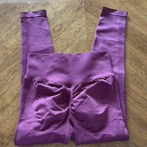 Scrunch Butt Maroon Seamless Leggings thumbnail 1