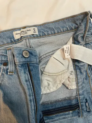 Abercrombie 90s Straight Ultra High-Rise Jeans thumbnail 2