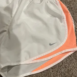 Womens large Nike athletic running shorts thumbnail 3