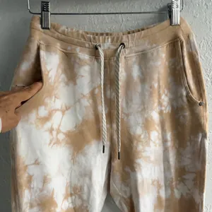 Vuori Women’s Tie-Dye Jogger Pants - Tan and White thumbnail 2