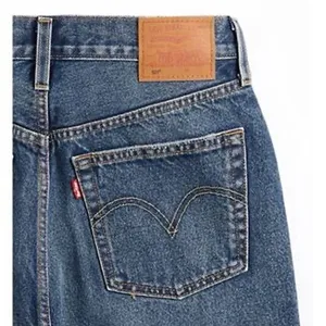 NWT Levi's 501 Original Women's Jeans Size 23 x 30 Straight Leg Distressed thumbnail 2