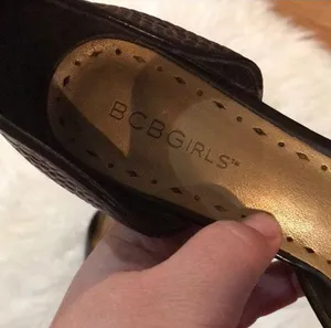 BCBGMAXAZRIA BCBG Girls Kitten Heels Size 7.5 Faux Alligator And Brown thumbnail 5