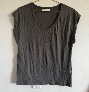 Pull & Bear Grey Tshirt thumbnail 1