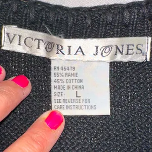 VICTORIA JONES • Vtg Christmas Vest Sweater Beaded Snowman Ugly Sweater Black Lg thumbnail 7