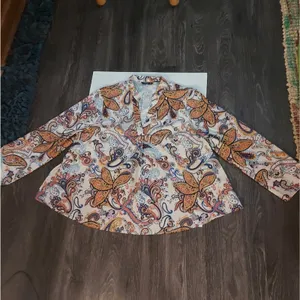 SHEIN Curve Floral V-Neck Paisley Print Blouse 2XL Plus Boho Dopamine 70s Look thumbnail 3