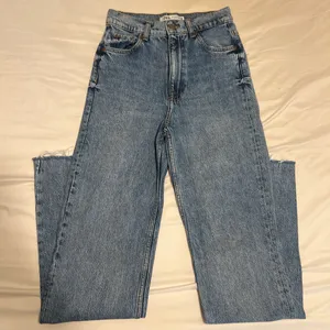 Zara High Waisted 90s Full Length Blue Jeans thumbnail 1