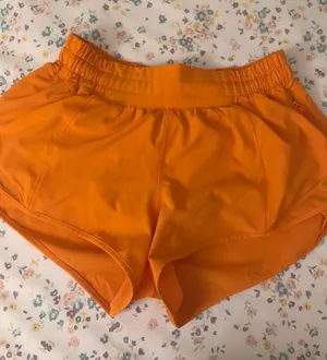 Lululemon Hotty Hot 2.5" orange shorts thumbnail 1