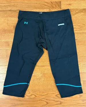 Under Armour | Black Thermal Capri Leggings Base 2.0 Size Large thumbnail 1