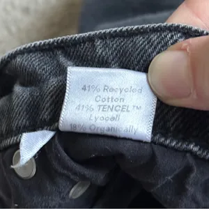 Reformation Isabelle Pleated Short Size 25 Black Denim High Waisted Jean thumbnail 8