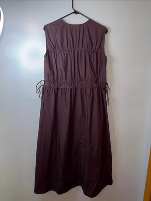 Uniqlo Sleeveless V-Neck Maxi Dress in Plum Brown thumbnail 11