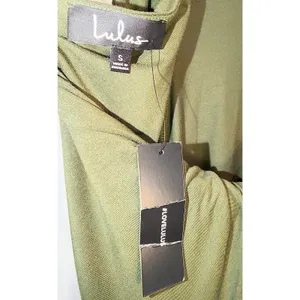 NWT LULUS Women’s Spin Around Olive Green Long Sleeve Twist-Back Top Size Small thumbnail 6