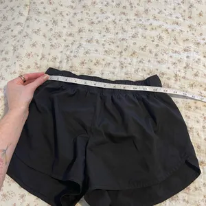 Old Navy Women's Black Athletic Shorts thumbnail 5