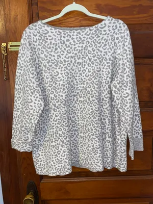 Cynthia Rowley Leopard Print Cuff Sleeve Sweater Sz xl thumbnail 1