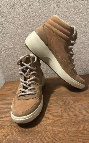 Ecco Women’s Sporty Boots Leather Tan Size 9.5 thumbnail 1