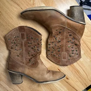 Steve Madden Studded Brown Leather Boho Western Cowboy Boots, Size 7, Pre Loved thumbnail 2