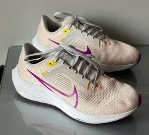 Nike Air Zoom Pegasus 40 Women’s Running Shoes Size 9.5 Beige Pink Athletic Sneakers thumbnail 1
