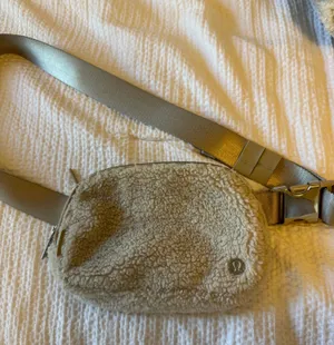 Lululemon Belt Bag thumbnail 1