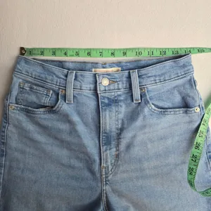 Levis High Waisted Mom‎ Jeans Medium Wash Blue Tapered Leg Stretch Denim Size 29 thumbnail 6