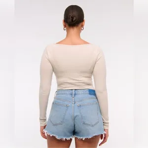 Abercrombie & Fitch Curve Love 90’s Cut Off Relaxed High Rise Shorts Size 27 thumbnail 2