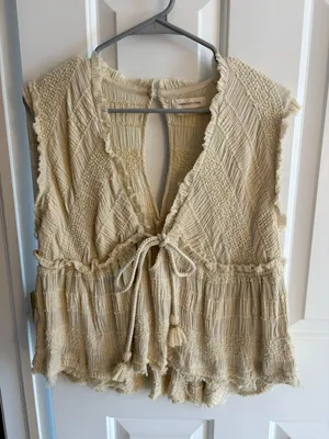 Top Urban Outfitters thumbnail 1