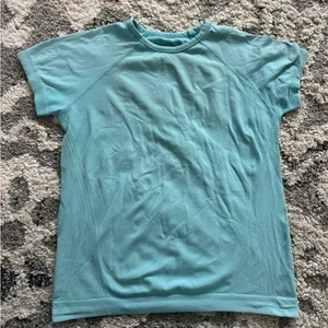Athleta Light Blue Seamless tee thumbnail 2