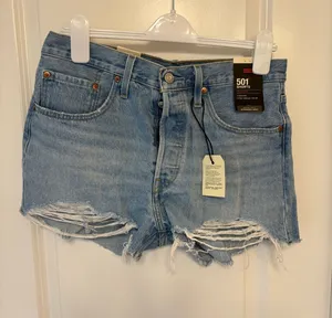 Levi’s 501 Denim Shorts High-Rise thumbnail 1