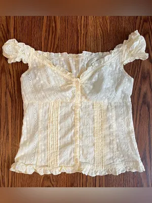 BRANDY MELVILLE Elena Top Floral Eyelet in Butter Yellow Sz. Small thumbnail 3