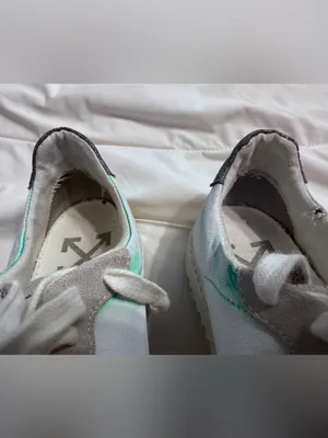 Off-White White & Gray Low-Top Sneakers w/ Silver Glitter Arrow Accent - Size 40 thumbnail 10