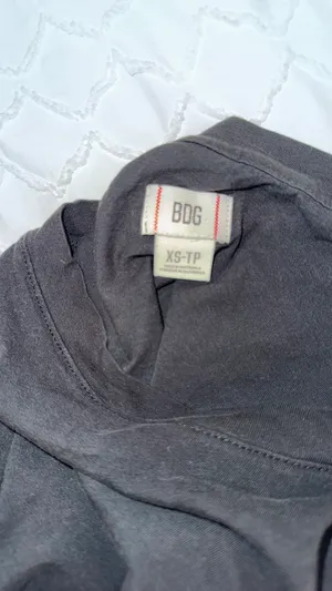 BDG Urban Outfitters Black Cropped Tee thumbnail 2