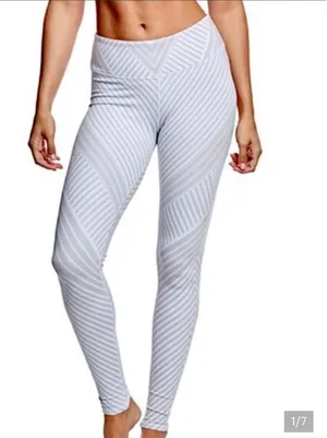 Alo Yoga Santa Airbrush Leggings White Fe thumbnail 1