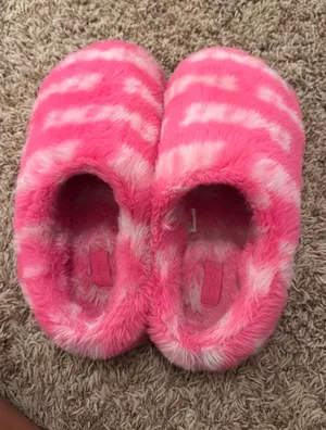 SKIMS Slippers Women’s thumbnail 1