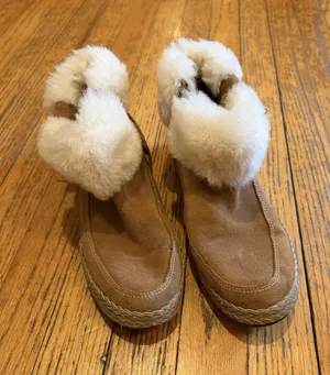 UGG Elowen Boots Womens Size 9 Brown Suede Shearling Fur Cuff Zip Ankle thumbnail 1