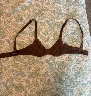 Skims bra thumbnail 3