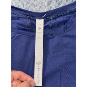 Lululemon Women's Blue Pullover‎ Long Sleeves Crop Top Size 10 thumbnail 3