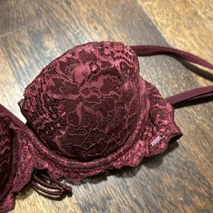 Victoria’s Secret Pink Maroon Lace Bra thumbnail 5