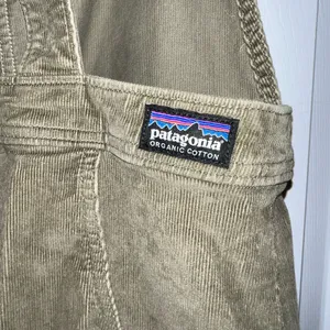 Patagonia Organic Cotton Women's Stand Up Cropped Corduroy Overalls Sage Khaki thumbnail 9