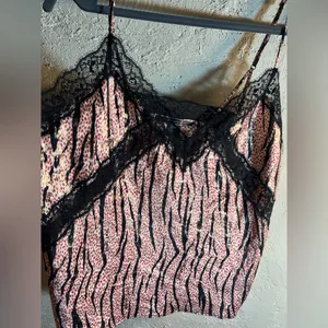 Victoria's Secret Strappy Camisole Lace Trim Tank, lovely print w black lace XL thumbnail 3