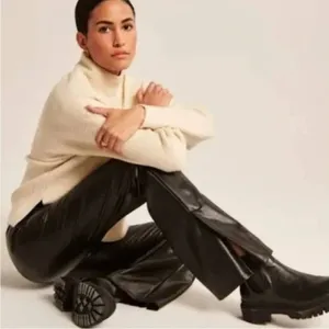 Abercrombie & Fitch vegan leather 90’s straight‎ ultra high rise 26 short thumbnail 1