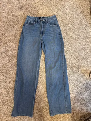 Hollister Ultra High-Rise Baggy Jeans thumbnail 1