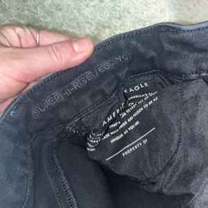 American Eagle Super High Rise Black Jeggings Size 6 thumbnail 4
