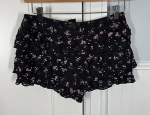 Urban Outfitters Lace Ruffle Sexy Shorts Womens Small Black Pink Floral Tiered‎ thumbnail 1
