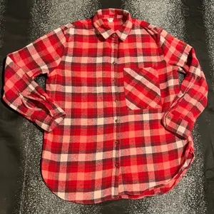Womens XS Aerie Oversized Button Down Red Plaid Flannel Shirt thumbnail 2